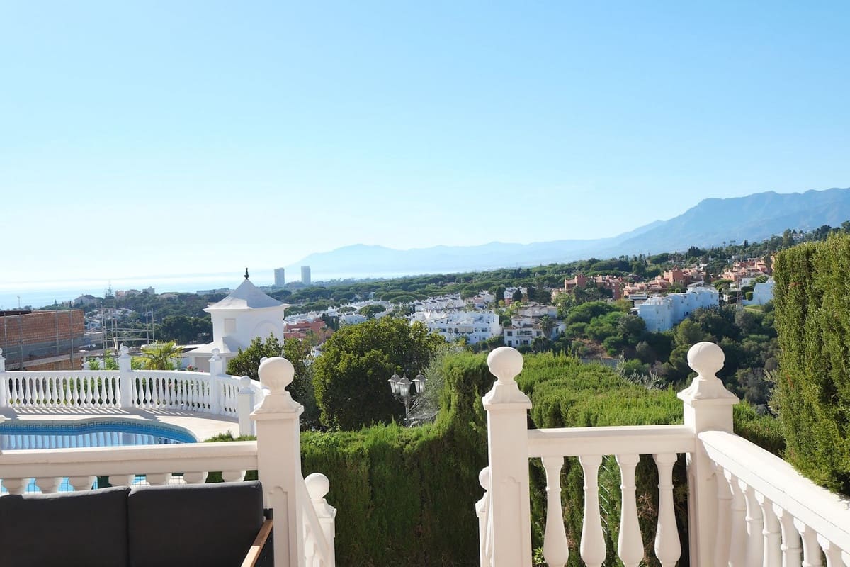 3 bedroom Apartment for sale in Cabopino with pool garage - € 895,000 (Ref: 9166592)