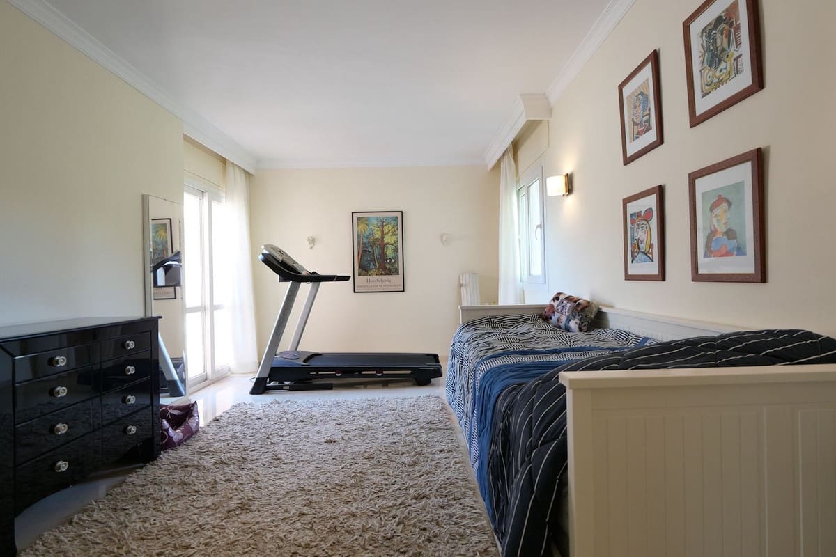 3 sypialnia Apartament na sprzedaż w Cabopino z basenem garażem - 895 000 € (Ref: 9166592)