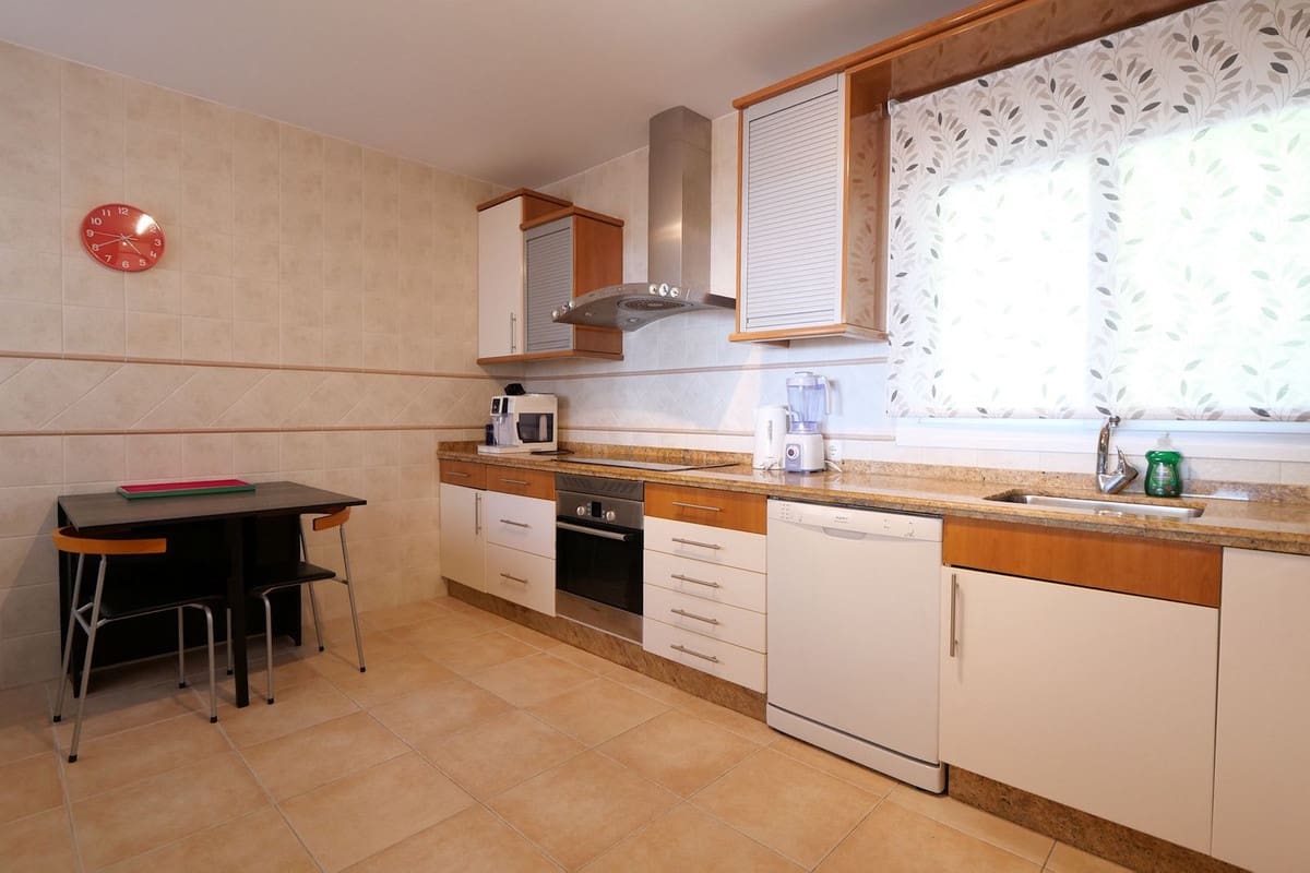 3 sypialnia Apartament na sprzedaż w Cabopino z basenem garażem - 895 000 € (Ref: 9166592)
