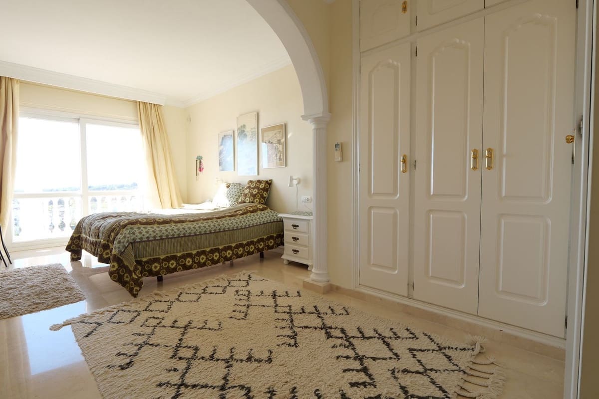 3 sypialnia Apartament na sprzedaż w Cabopino z basenem garażem - 895 000 € (Ref: 9166592)