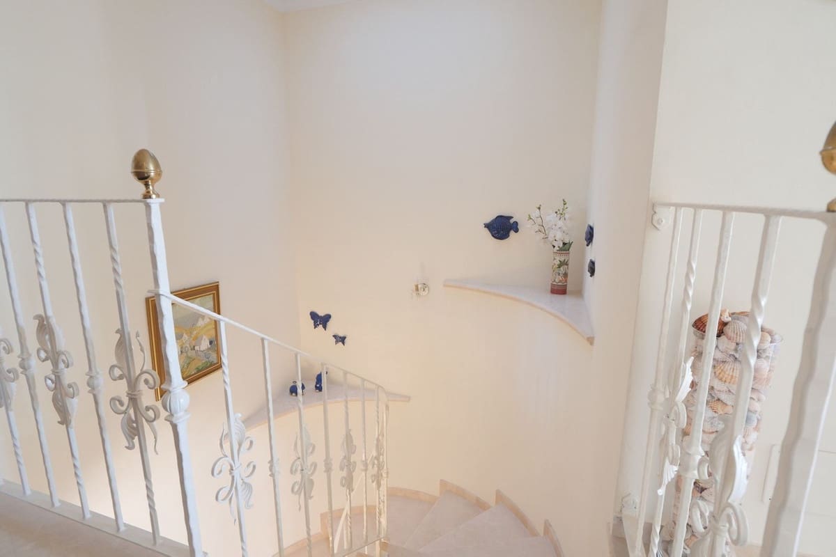 3 sypialnia Apartament na sprzedaż w Cabopino z basenem garażem - 895 000 € (Ref: 9166592)