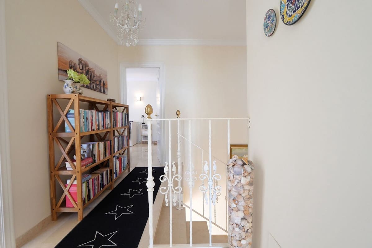 3 sypialnia Apartament na sprzedaż w Cabopino z basenem garażem - 895 000 € (Ref: 9166592)
