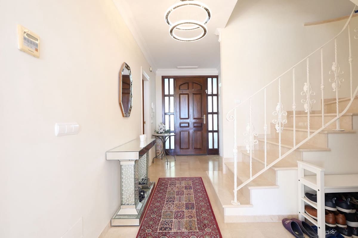 3 sypialnia Apartament na sprzedaż w Cabopino z basenem garażem - 895 000 € (Ref: 9166592)
