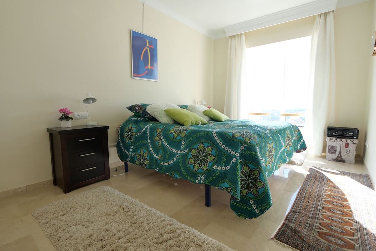 3 sypialnia Apartament na sprzedaż w Cabopino z basenem garażem - 895 000 € (Ref: 9166592)