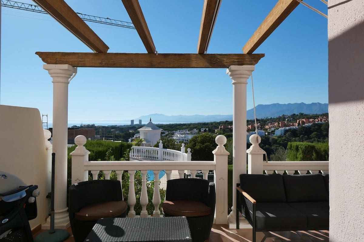 3 sypialnia Apartament na sprzedaż w Cabopino z basenem garażem - 895 000 € (Ref: 9166592)