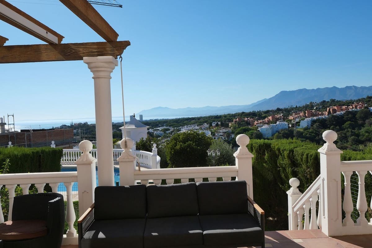 3 sypialnia Apartament na sprzedaż w Cabopino z basenem garażem - 895 000 € (Ref: 9166592)
