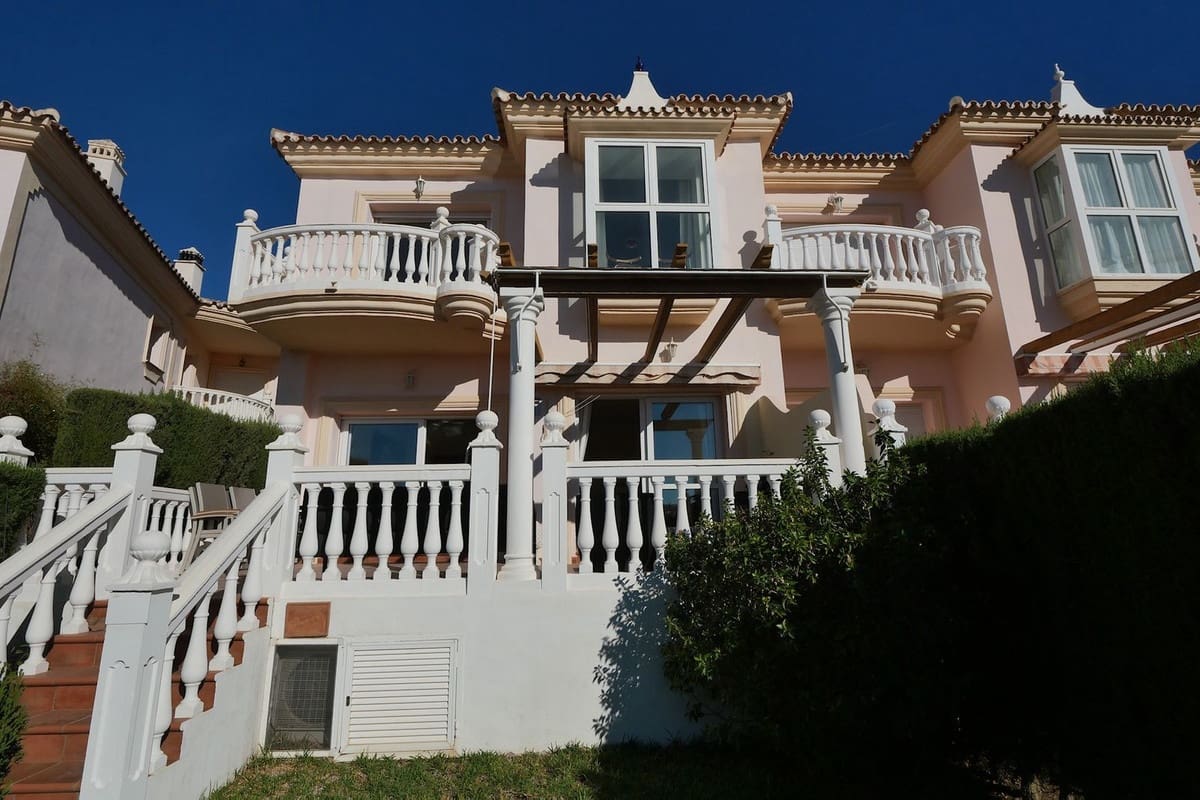 3 sypialnia Apartament na sprzedaż w Cabopino z basenem garażem - 895 000 € (Ref: 9166592)