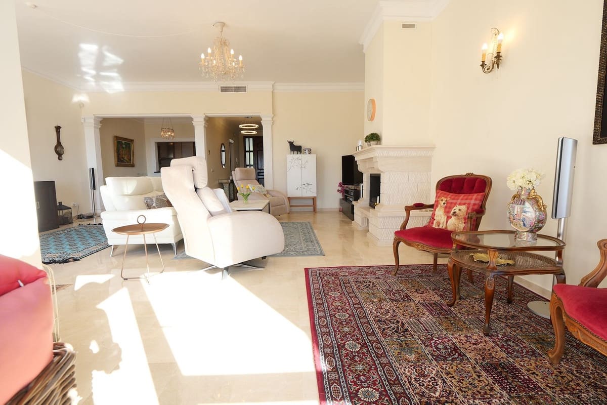 3 sypialnia Apartament na sprzedaż w Cabopino z basenem garażem - 895 000 € (Ref: 9166592)