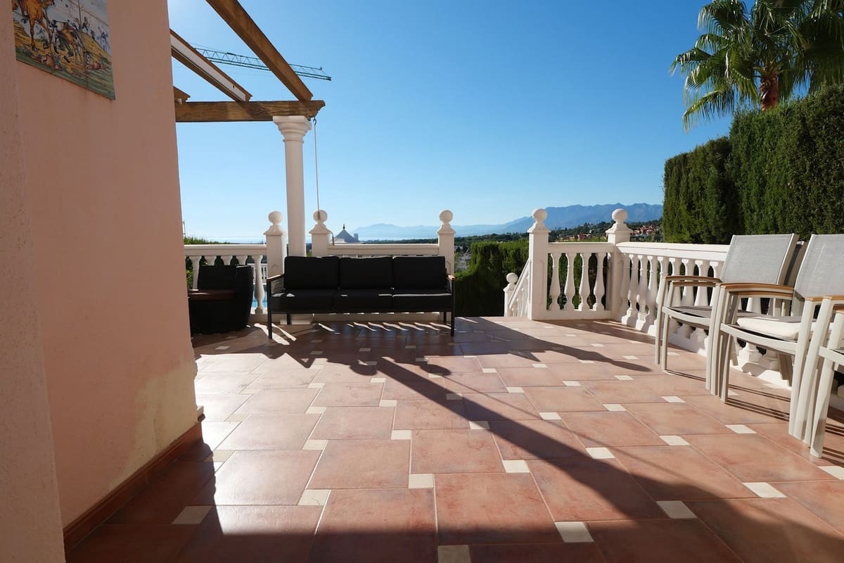 3 sypialnia Apartament na sprzedaż w Cabopino z basenem garażem - 895 000 € (Ref: 9166592)
