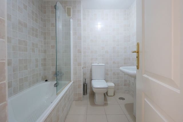 2 sypialnia Penthouse na sprzedaż w La Reserva, Marbella z basenem garażem - 310 000 € (Ref: 9177158)