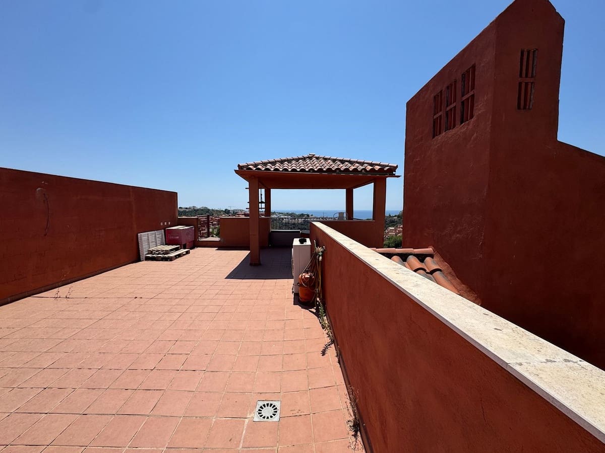 2 soveværelse Penthouse til salg i La Reserva med swimmingpool garage - € 310.000 (Ref: 9177158)