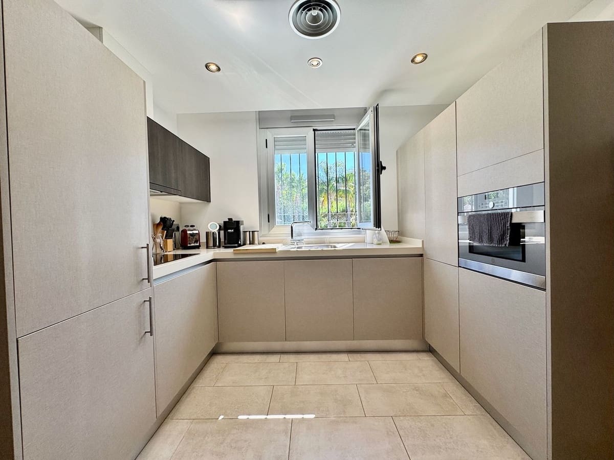 3 soveværelse Lejlighed til salg i La Mairena med swimmingpool garage - € 415.000 (Ref: 9184641)