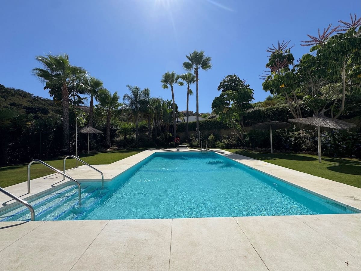 3 soveværelse Lejlighed til salg i La Mairena med swimmingpool garage - € 415.000 (Ref: 9184641)