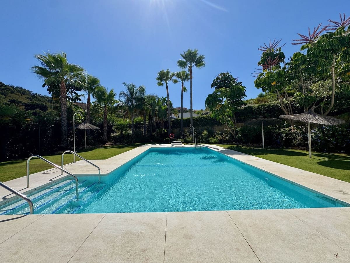 3 soveværelse Lejlighed til salg i La Mairena med swimmingpool garage - € 415.000 (Ref: 9184641)