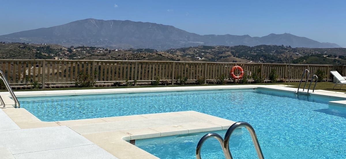 2 bedroom Apartment for sale in La Cala de Mijas with pool garage - € 439,000 (Ref: 9191382)