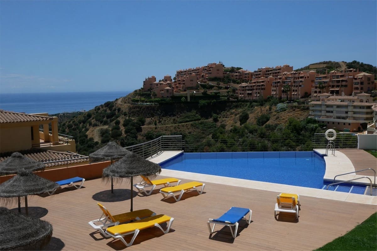 2 bedroom Apartment for sale in Calahonda with pool garage - € 365,000 (Ref: 9193000)
