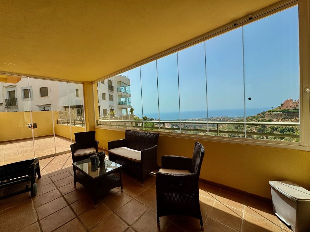 2 bedroom Apartment for sale in Calahonda with pool garage - € 365,000 (Ref: 9193000)