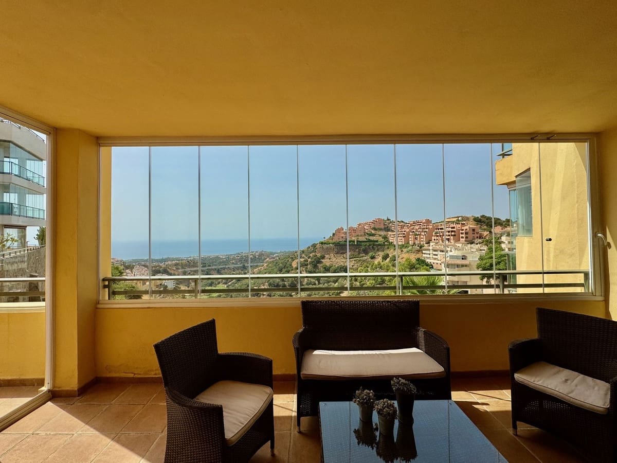 2 bedroom Apartment for sale in Calahonda with pool garage - € 365,000 (Ref: 9193000)