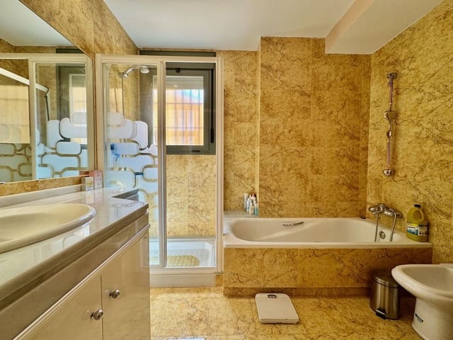 2 chambre Appartement à vendre à Calahonda, Mijas avec piscine garage - 365 000 € (Ref: 9193000)
