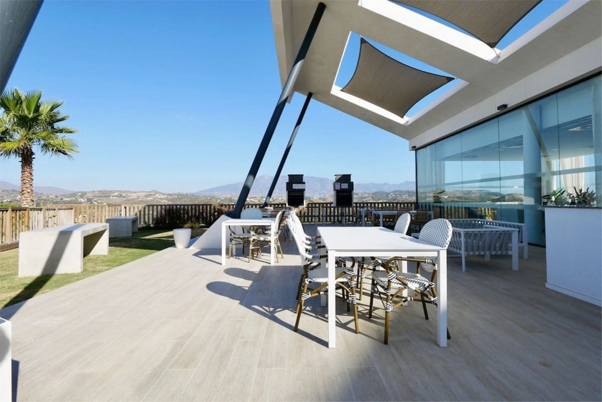 2 bedroom Apartment for sale in La Cala de Mijas with pool garage - € 499,999 (Ref: 9210462)