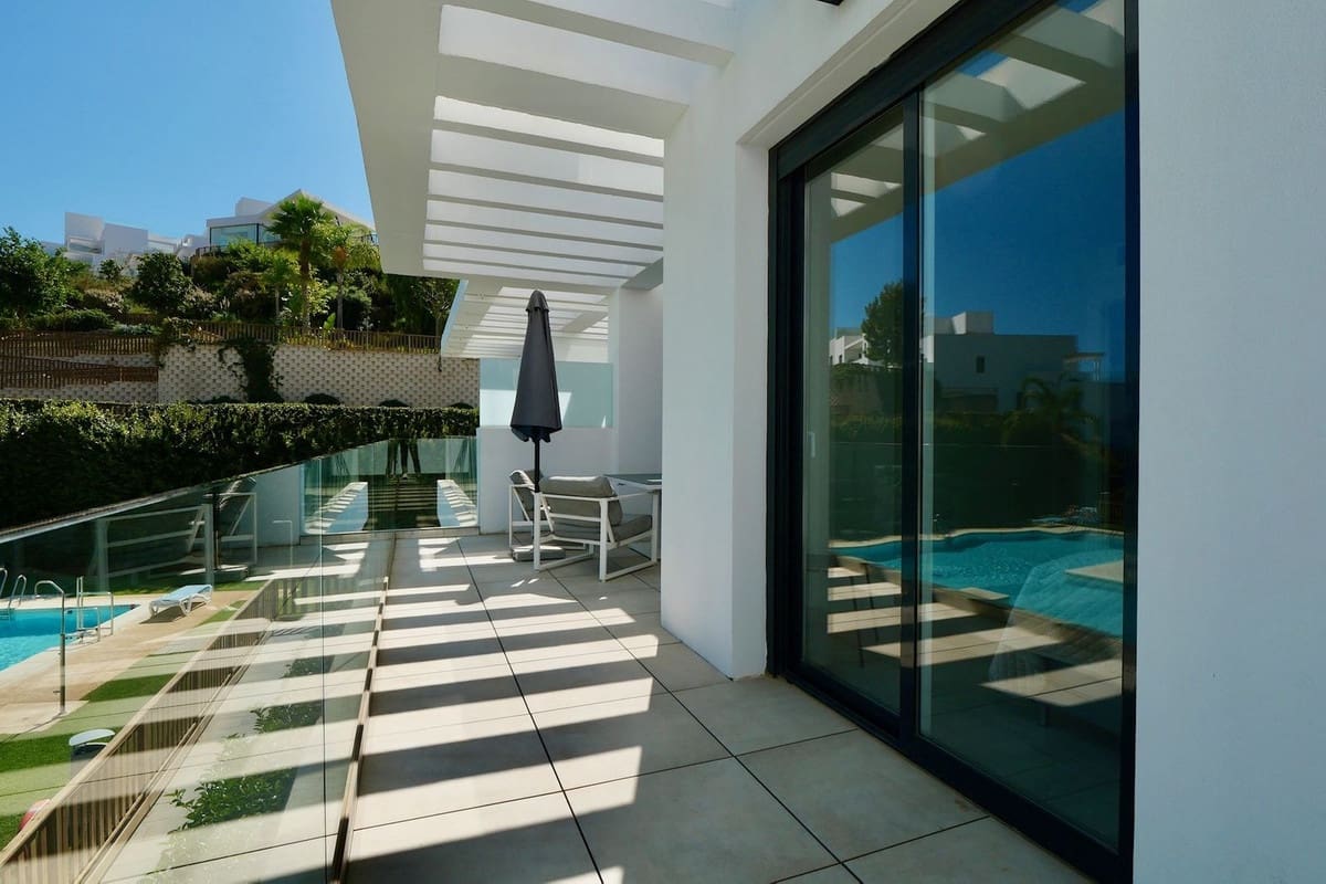 2 bedroom Apartment for sale in La Cala de Mijas with pool garage - € 499,999 (Ref: 9210462)