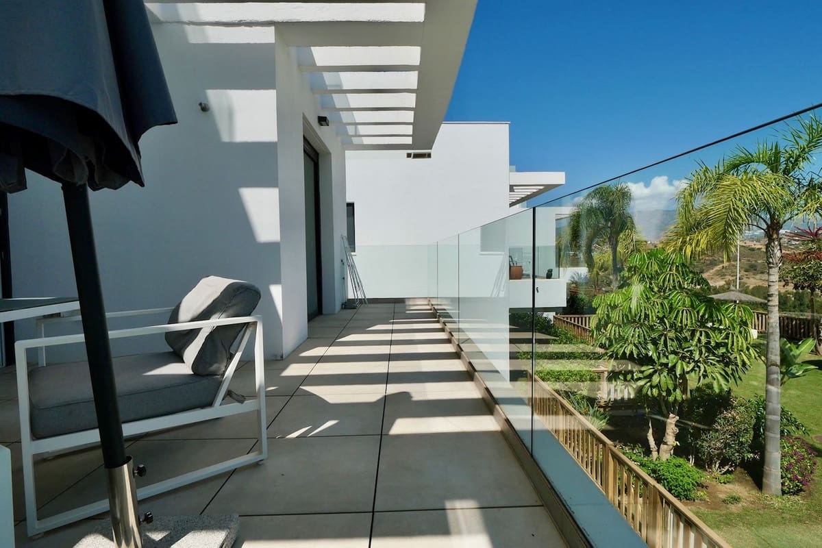 2 bedroom Apartment for sale in La Cala de Mijas with pool garage - € 499,999 (Ref: 9210462)