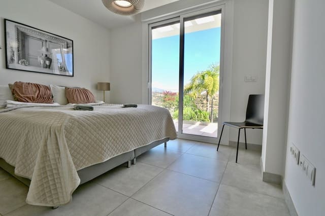 Apartamento de 2 habitaciones en La Cala de Mijas, Mijas en venta con piscina garaje - 499.999 € (Ref: 9210462)
