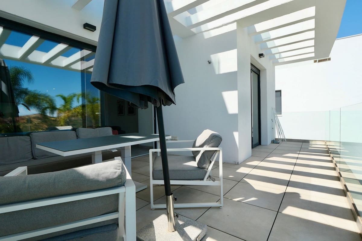 2 bedroom Apartment for sale in La Cala de Mijas with pool garage - € 499,999 (Ref: 9210462)