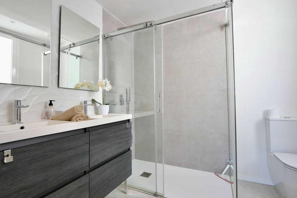 2 bedroom Apartment for sale in La Cala de Mijas with pool garage - € 499,999 (Ref: 9210462)