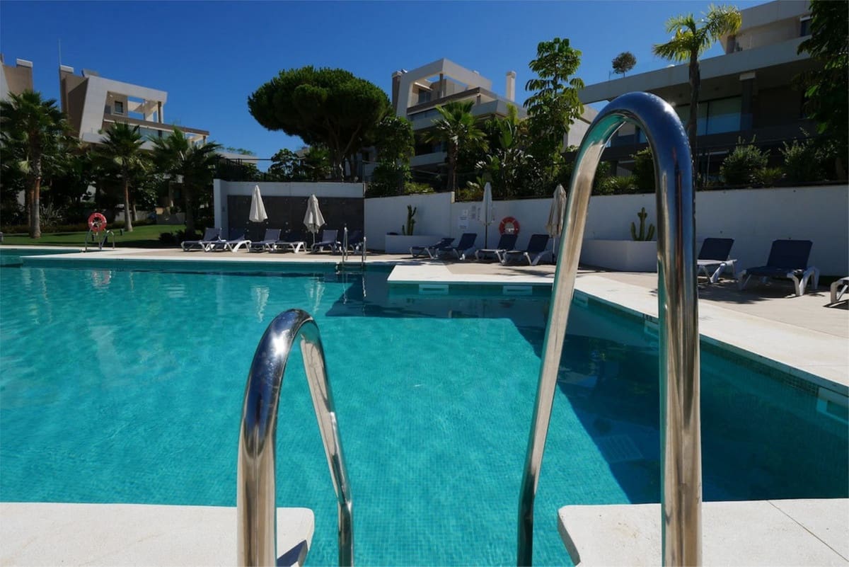 2 sypialnia Apartament na sprzedaż w Cabopino z basenem garażem - 549 900 € (Ref: 9216722)