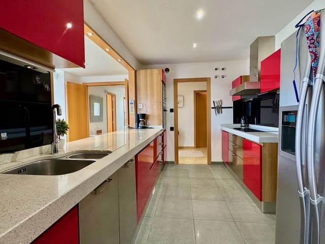 Ático de 3 habitaciones en Marbella en venta con piscina garaje - 595.900 € (Ref: 9238816)