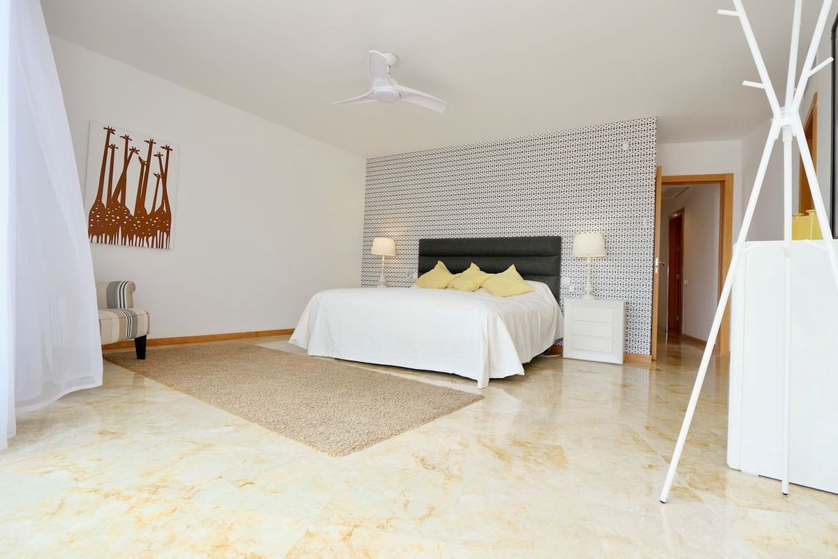 3 soveværelse Penthouse til salg i Los Monteros med swimmingpool garage - € 649.000 (Ref: 9248552)