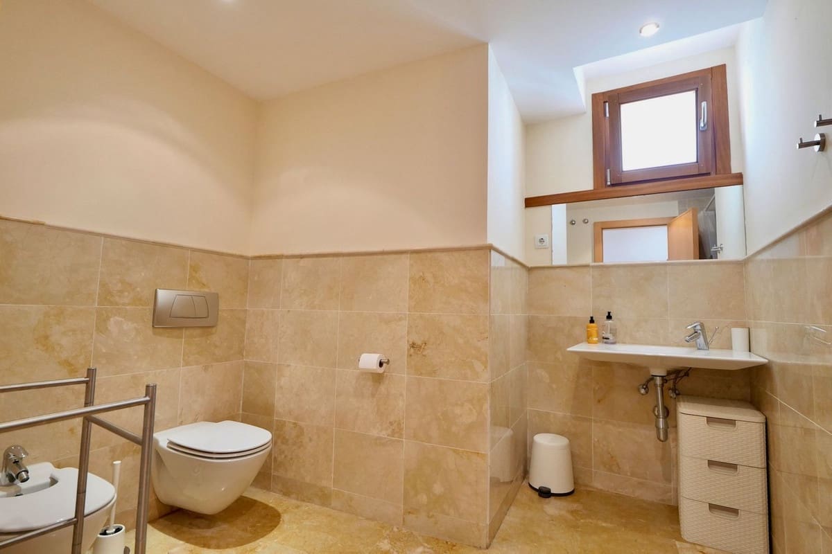 3 soveværelse Penthouse til salg i Los Monteros med swimmingpool garage - € 649.000 (Ref: 9248552)