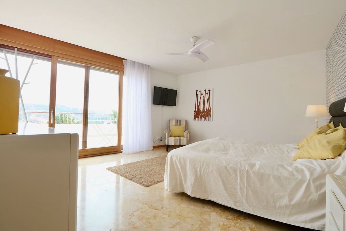 3 soveværelse Penthouse til salg i Los Monteros med swimmingpool garage - € 649.000 (Ref: 9248552)