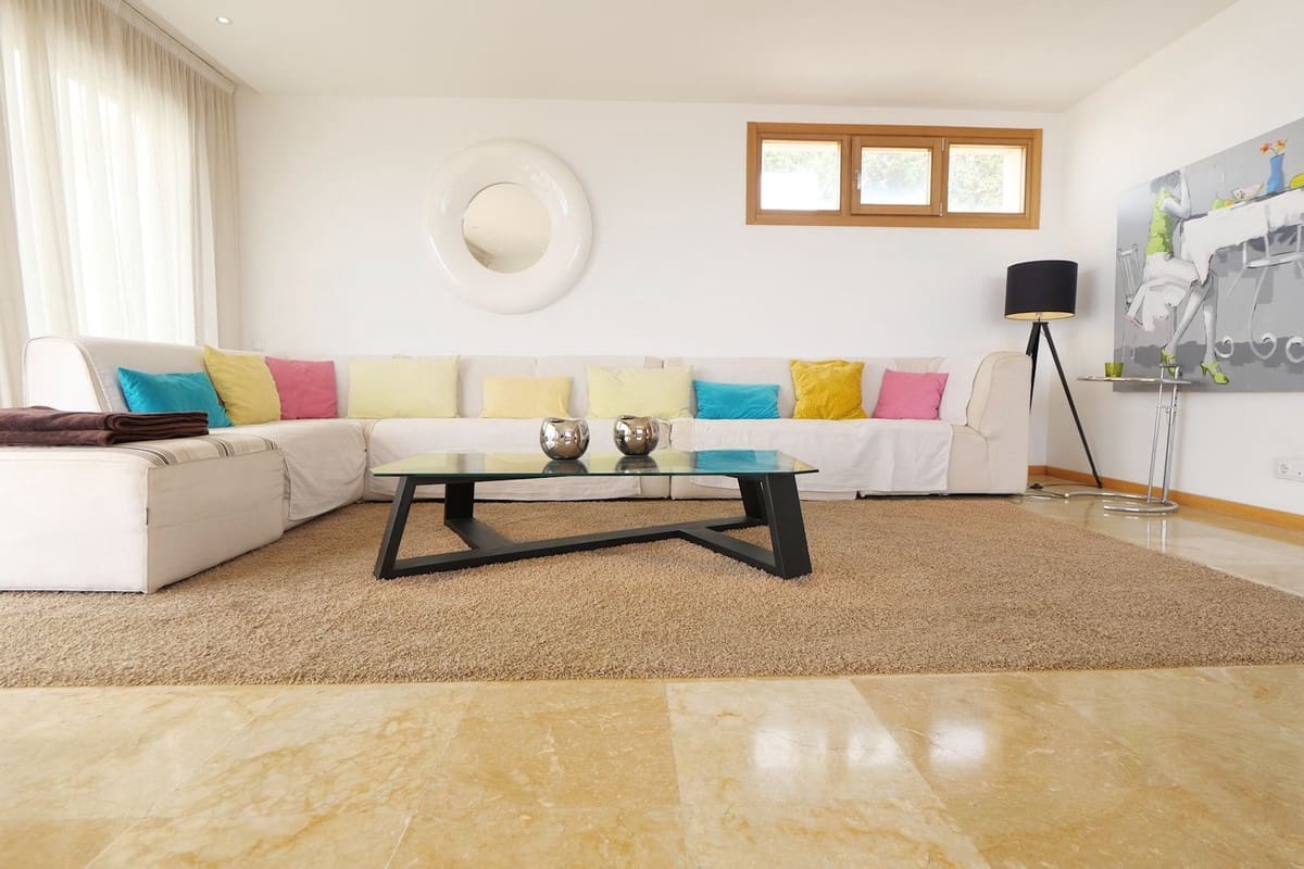 3 sypialnia Penthouse na sprzedaż w Los Monteros z basenem garażem - 645 000 € (Ref: 9248552)