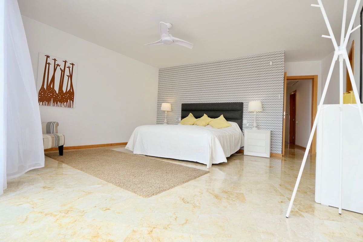 3 sovrum Takvåning till salu i Los Monteros med pool garage - 645 000 € (Ref: 9248552)