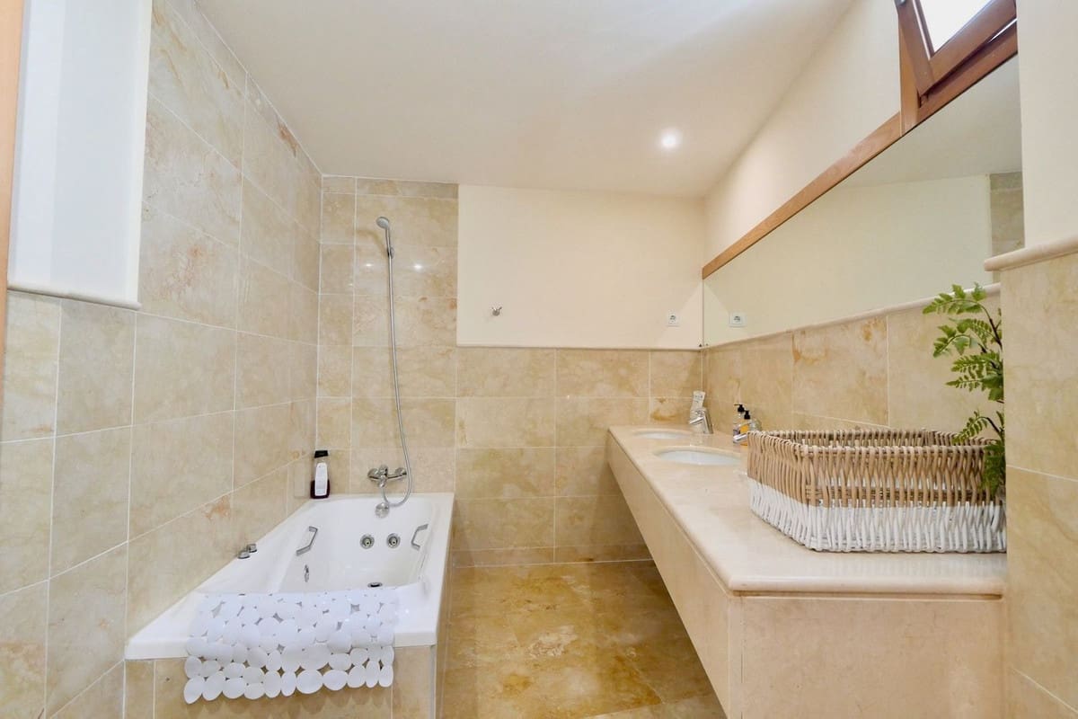 3 chambre Penthouse à vendre à Los Monteros avec piscine garage - 645 000 € (Ref: 9248552)