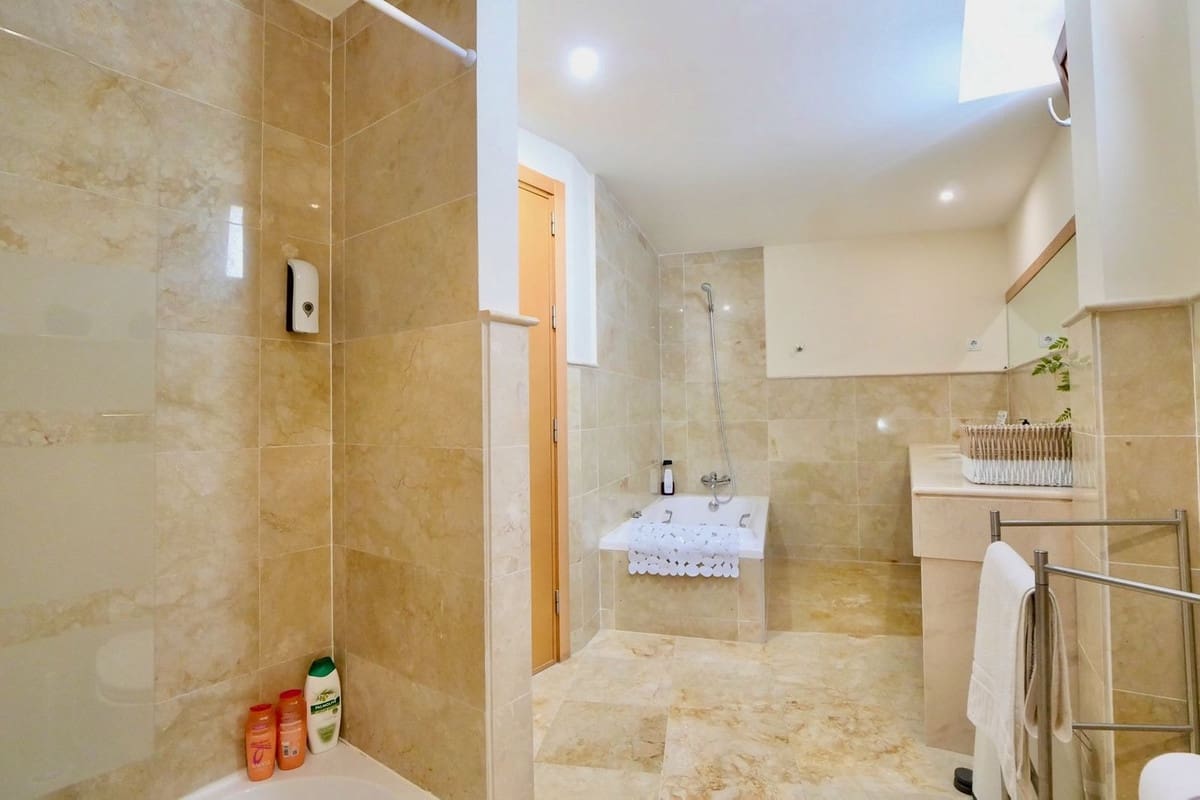 3 chambre Penthouse à vendre à Los Monteros avec piscine garage - 645 000 € (Ref: 9248552)