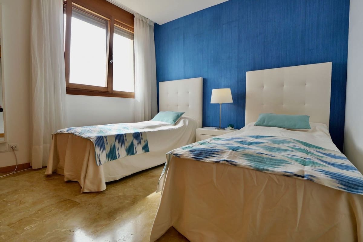 3 chambre Penthouse à vendre à Los Monteros avec piscine garage - 645 000 € (Ref: 9248552)