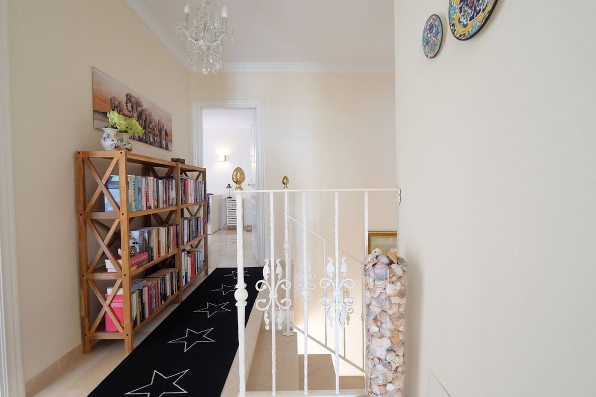 3 soverom Rekkehus til salgs i Cabopino med svømmebasseng garasje - € 895 000 (Ref: 9287868)