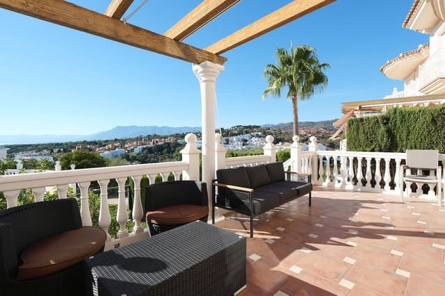3 soverom Rekkehus til salgs i Cabopino, Marbella med svømmebasseng garasje - € 895 000 (Ref: 9287868)