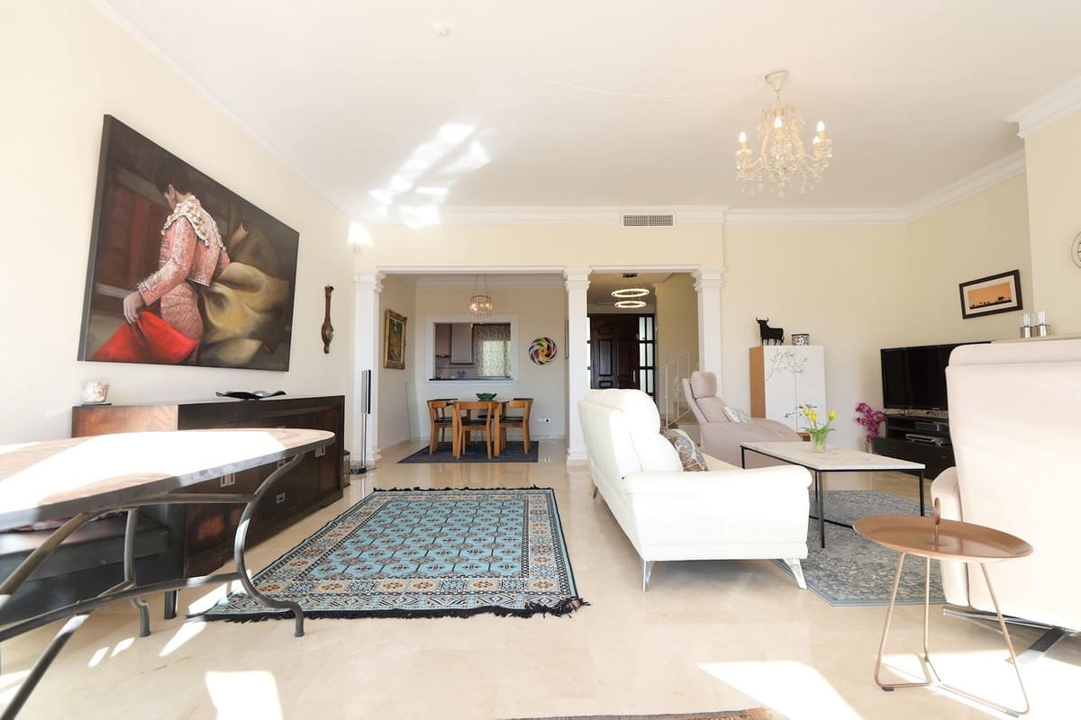 3 bedroom Terraced Villa for sale in Cabopino with pool garage - € 895,000 (Ref: 9287868)