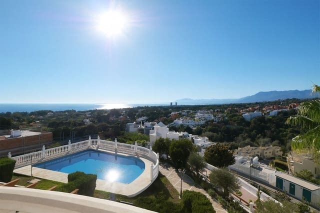 3 soverom Rekkehus til salgs i Cabopino, Marbella med svømmebasseng garasje - € 895 000 (Ref: 9287868)
