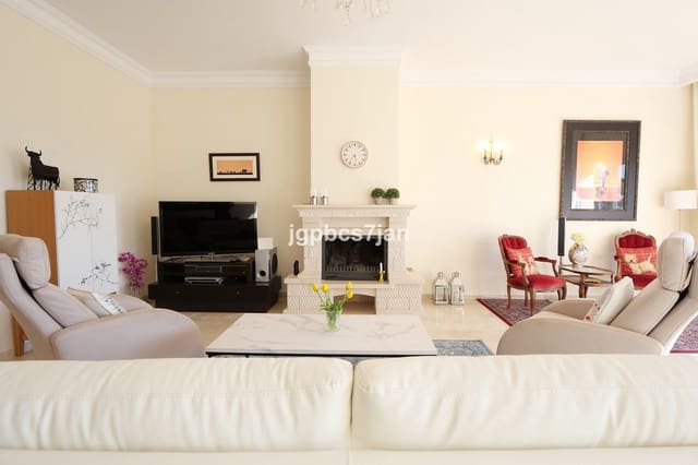 3 makuuhuone Rivitalo myytävänä paikassa Cabopino, Marbella mukana uima-altaan 
autotalli - 895 000 € (Ref: 9287868)