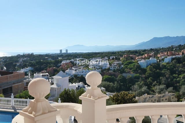 3 makuuhuone Rivitalo myytävänä paikassa Cabopino, Marbella mukana uima-altaan 
autotalli - 895 000 € (Ref: 9287868)