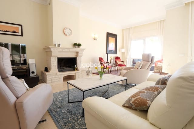 3 makuuhuone Rivitalo myytävänä paikassa Cabopino, Marbella mukana uima-altaan 
autotalli - 895 000 € (Ref: 9287868)