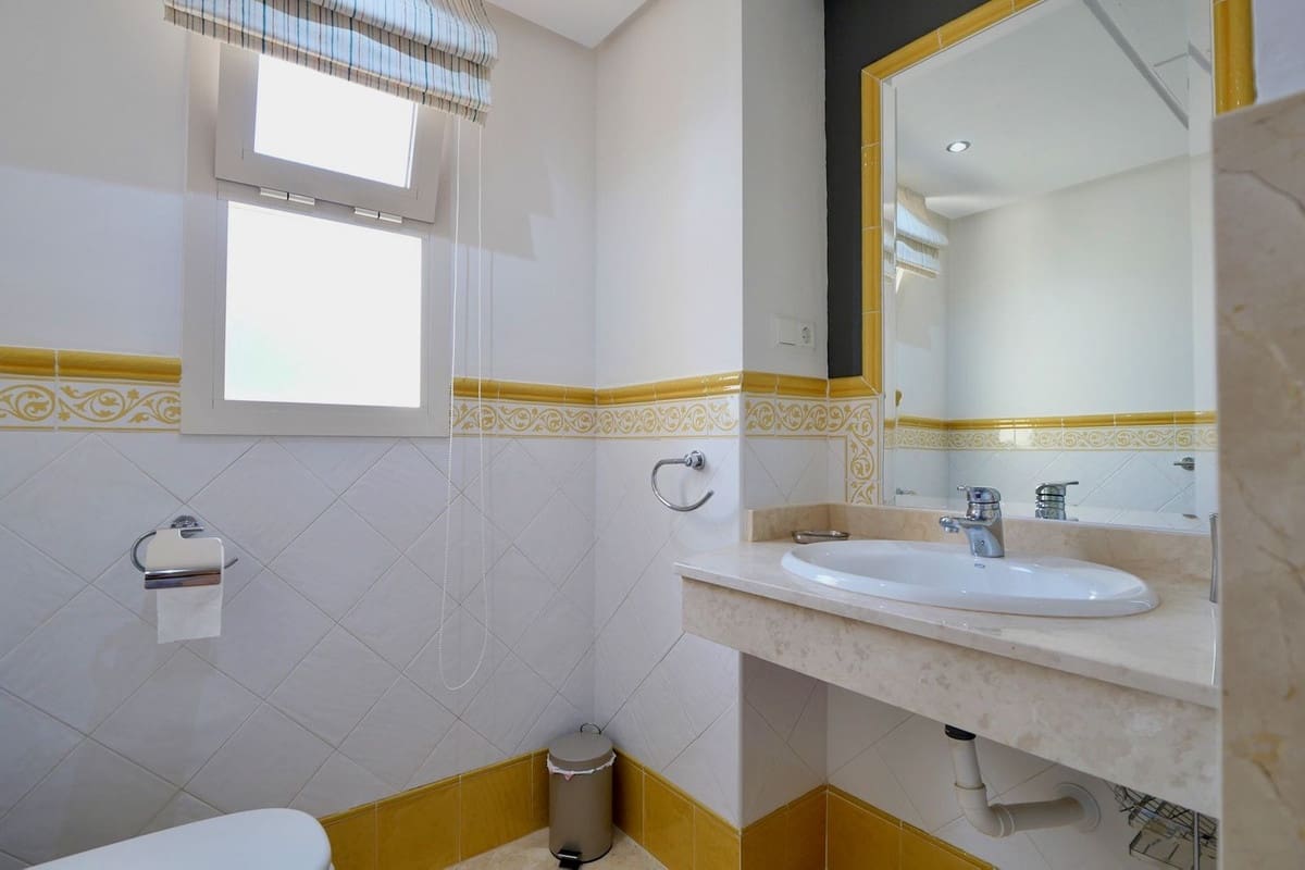 2 sypialnia Penthouse na sprzedaż w La Mairena z basenem - 379 500 € (Ref: 9294155)