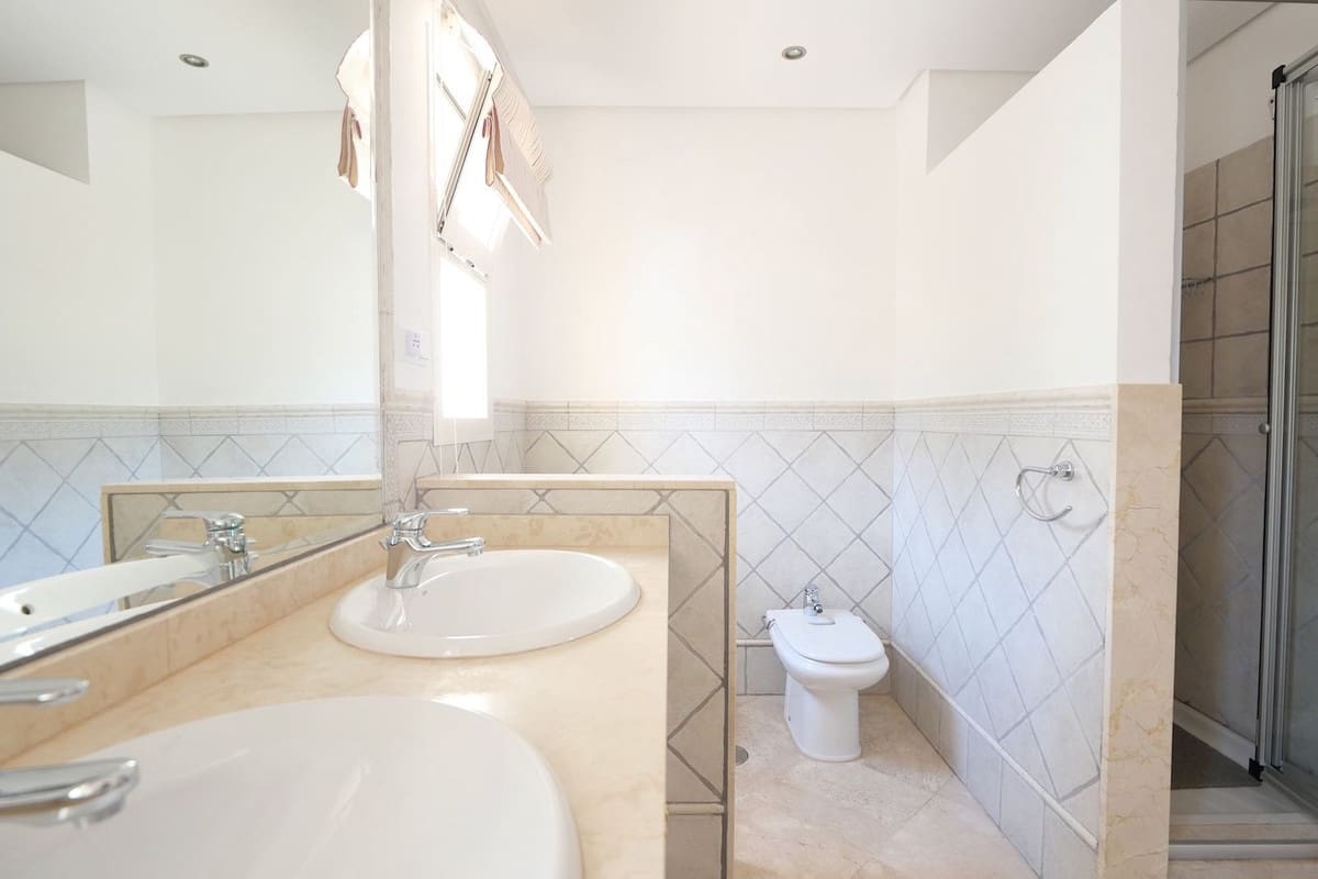 2 sypialnia Penthouse na sprzedaż w La Mairena z basenem - 379 500 € (Ref: 9294155)