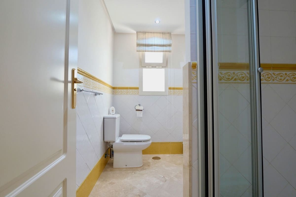 2 slaapkamer Penthouse te koop in La Mairena met zwembad - € 378.000 (Ref: 9294155)