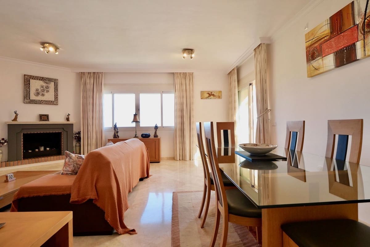 2 slaapkamer Penthouse te koop in La Mairena met zwembad - € 378.000 (Ref: 9294155)